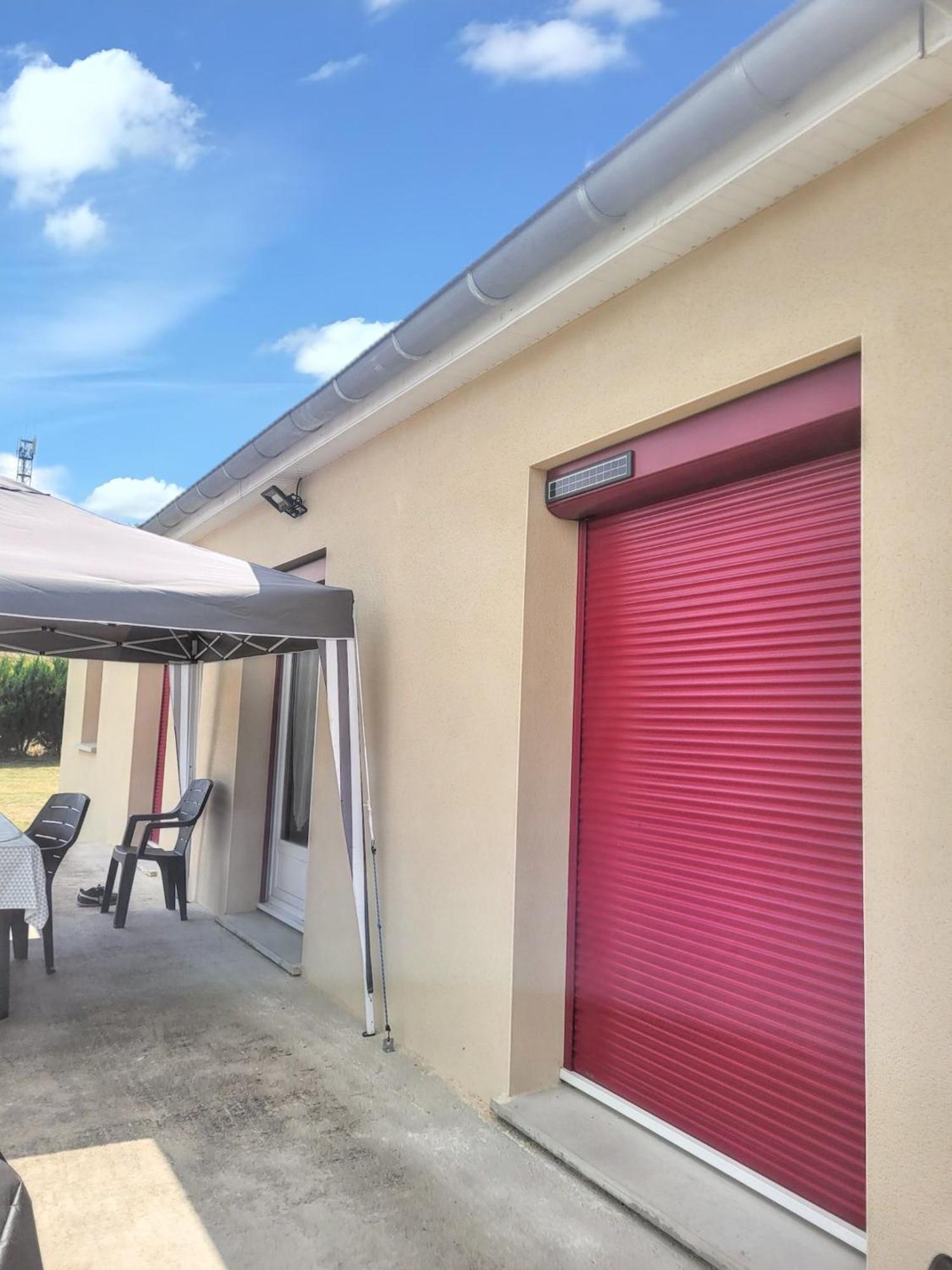 Maison Chaleureuse A Sully Avec Vue Sur La Montagne Exterior photo